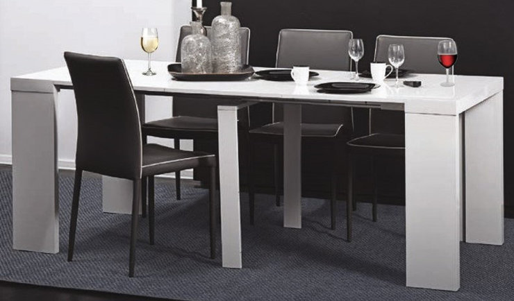 Imaginea Masa Helena